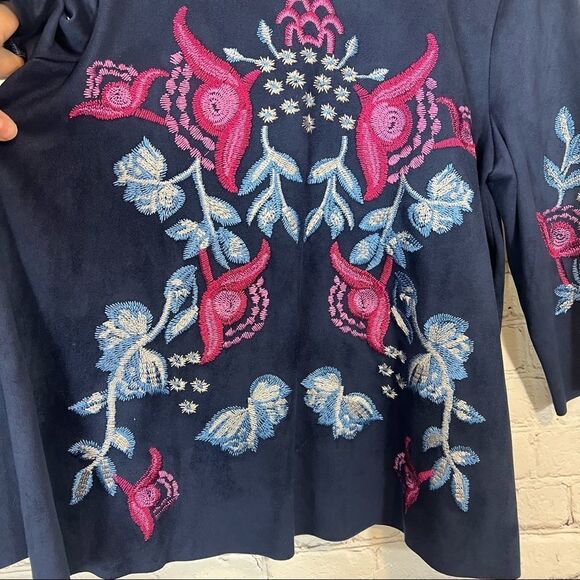 Zara Women’s Size Small Navy Blue Faux Suede Embroidered Swing Top - Picture 2 of 6